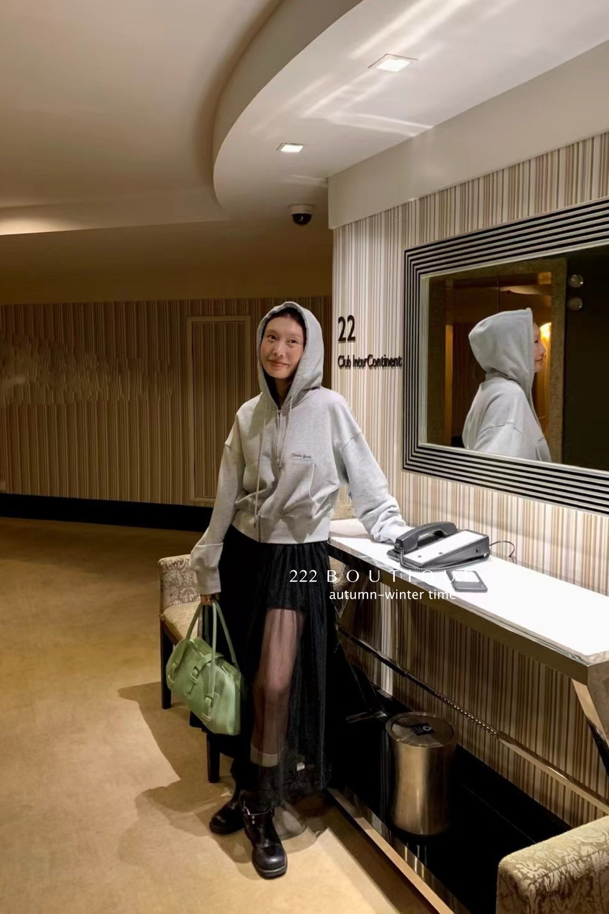 17a106 Basic cropped hoodie