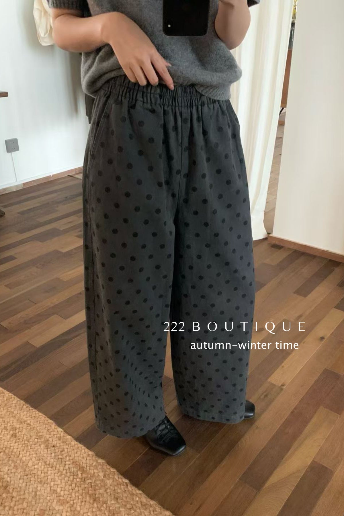 17q19 Lightweight wool-blend polka dot trousers