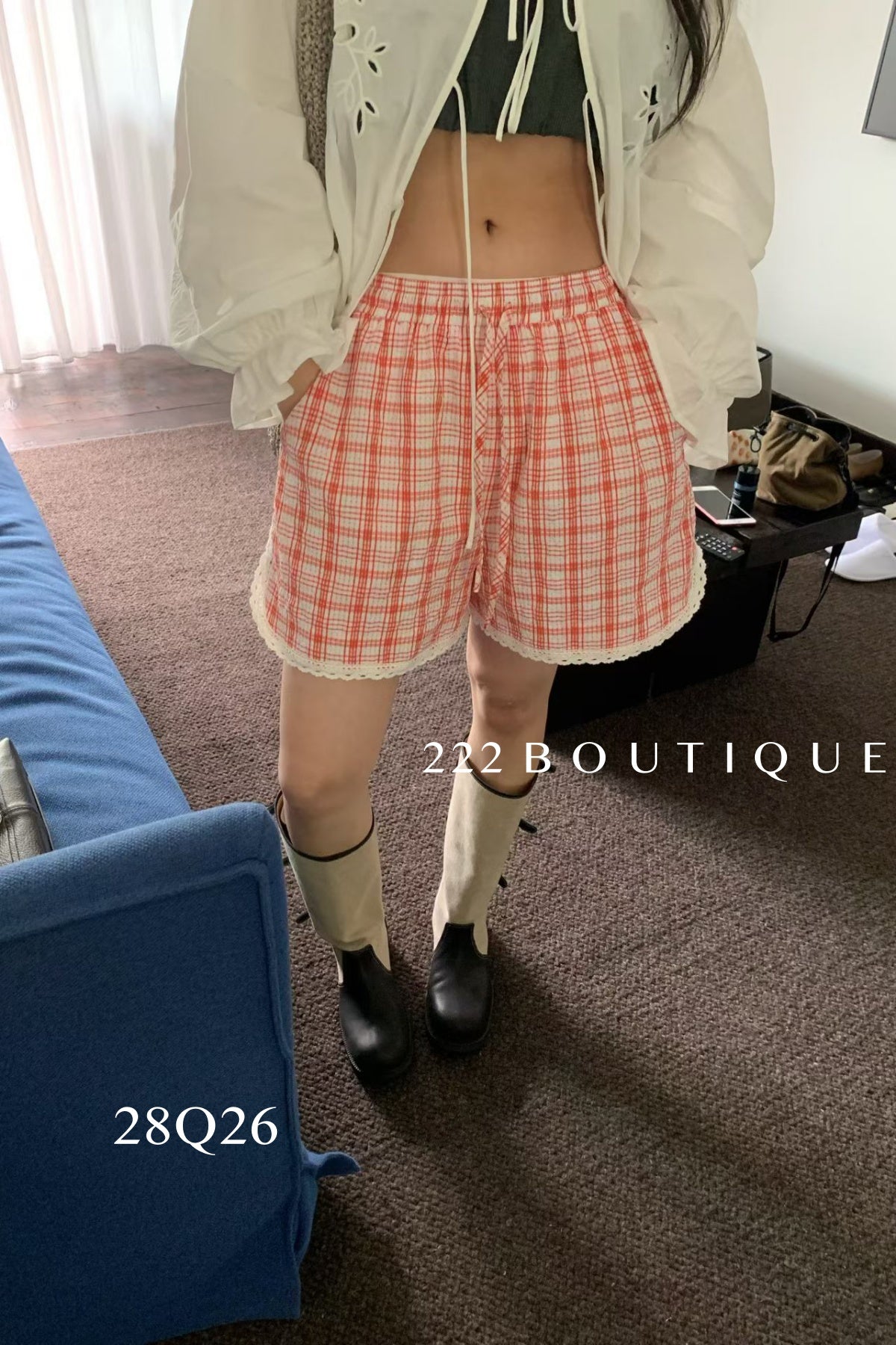 28q26- PLAID LACE SHORTS