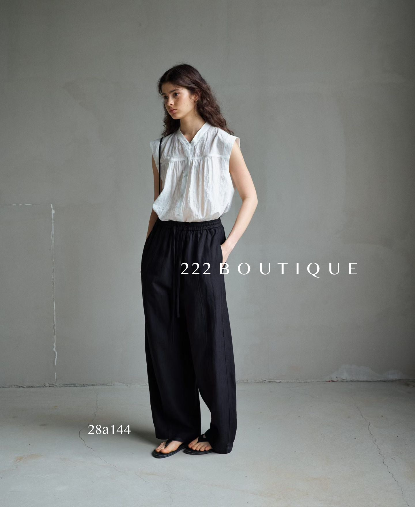 28A144- MINIMAL SLEEVELESS TOP