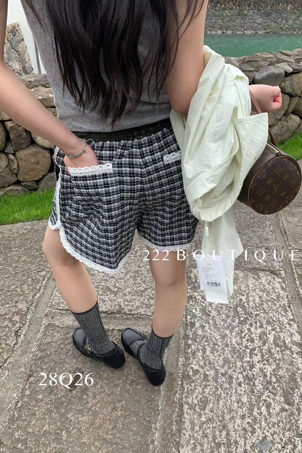 28q26- PLAID LACE SHORTS