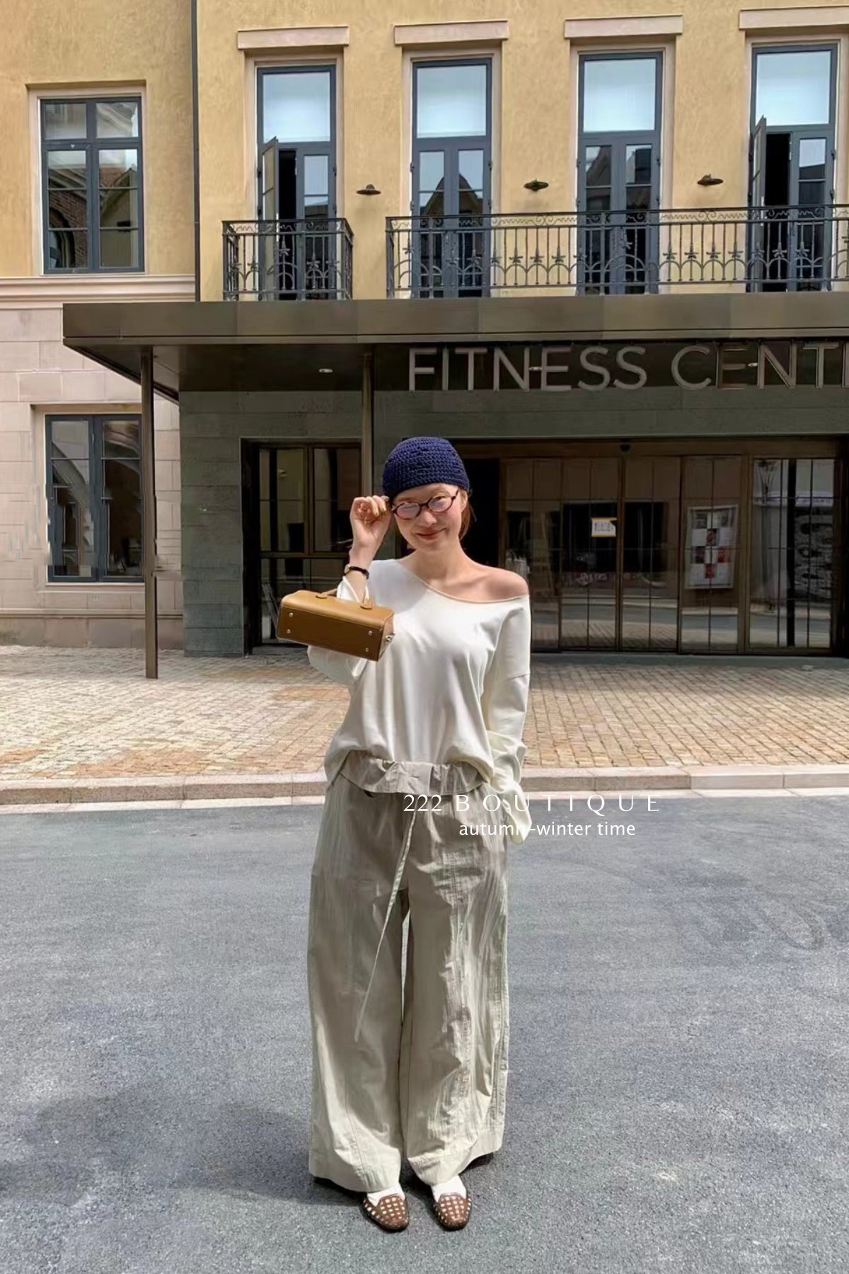 17q10 Khaki trousers with ruffled waistband