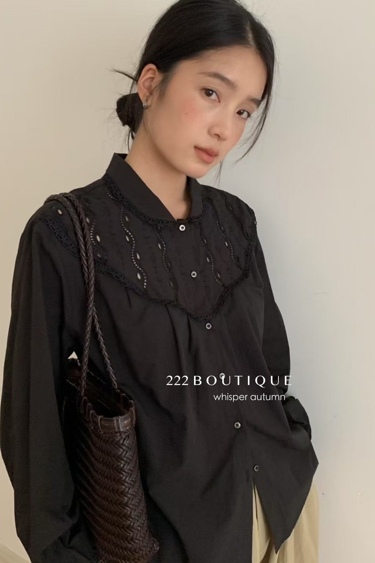 17a11 Basic silk-blend shirt with lace-trimmed Peter Pan collar