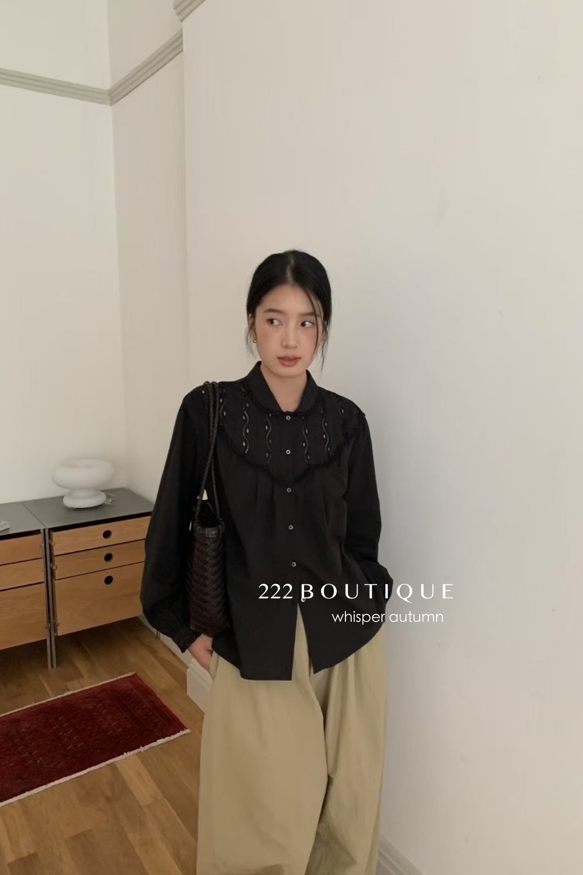 17a11 Basic silk-blend shirt with lace-trimmed Peter Pan collar