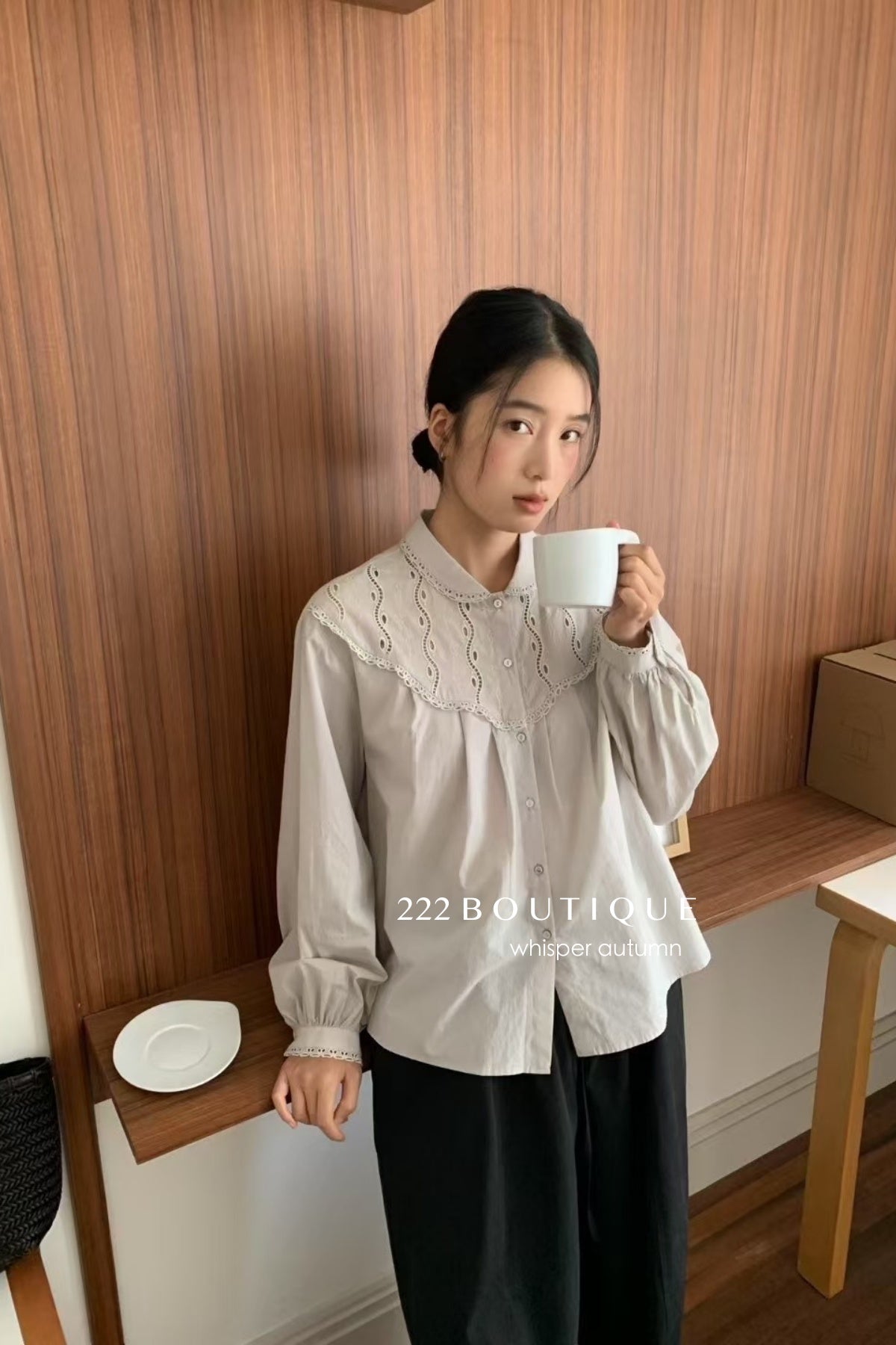 17a11 Basic silk-blend shirt with lace-trimmed Peter Pan collar