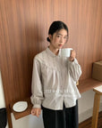 17a11 Basic silk-blend shirt with lace-trimmed Peter Pan collar