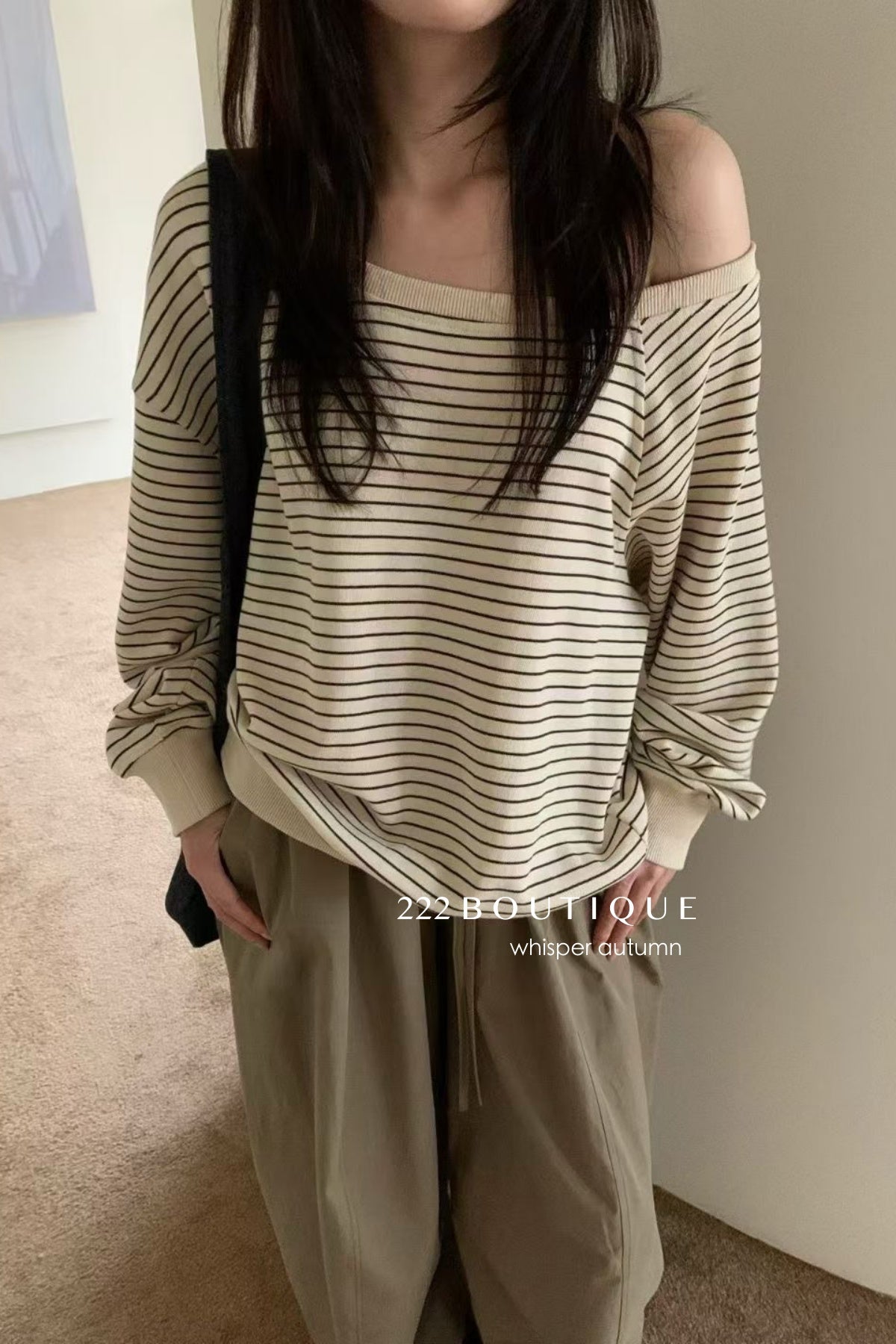 17a12 Off-shoulder Mongtoghi knit