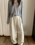 17q8 Khaki straight-leg trousers with elastic waist