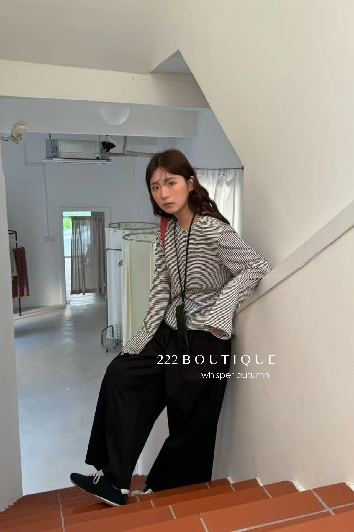 16q34 Basic elastic-waist khaki trousers