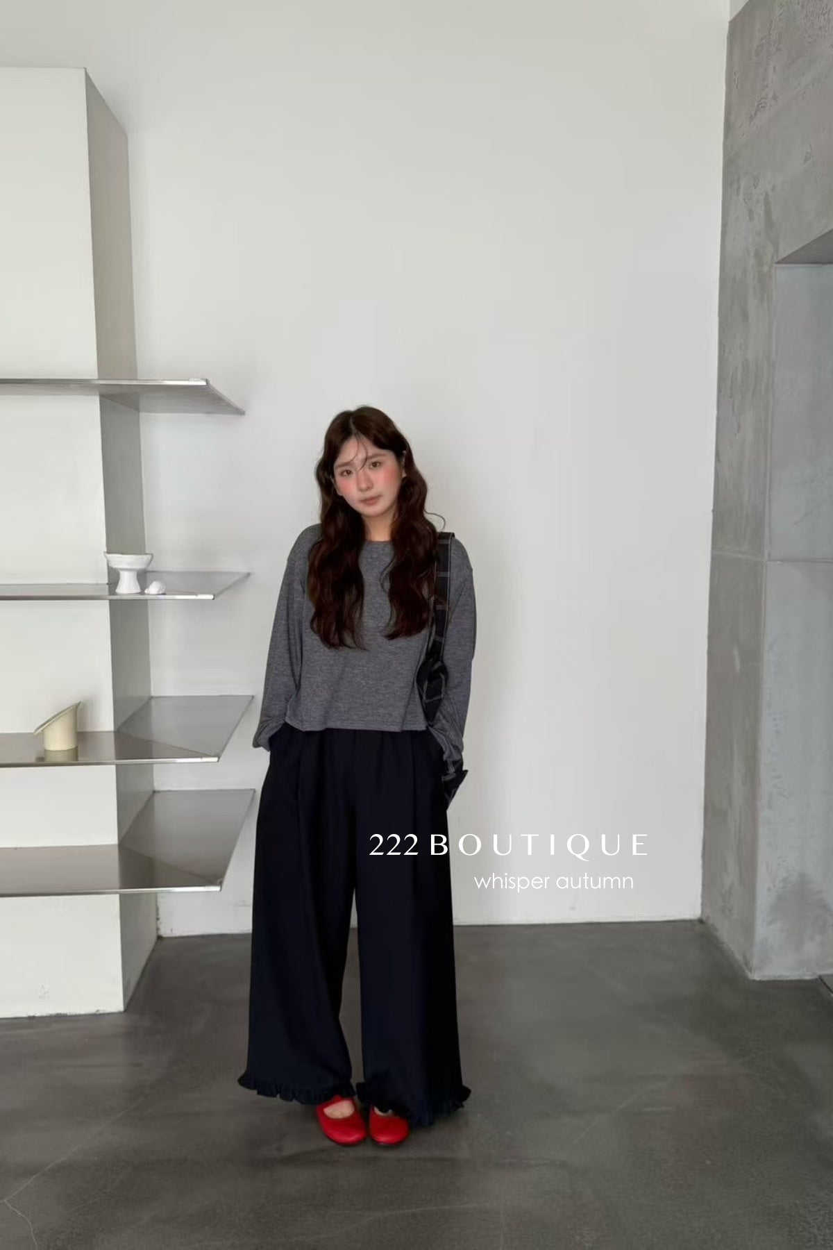 17q16 Straight-leg trousers with ruffled elastic hem