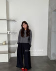 17q16 Straight-leg trousers with ruffled elastic hem