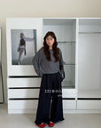 17q16 Straight-leg trousers with ruffled elastic hem