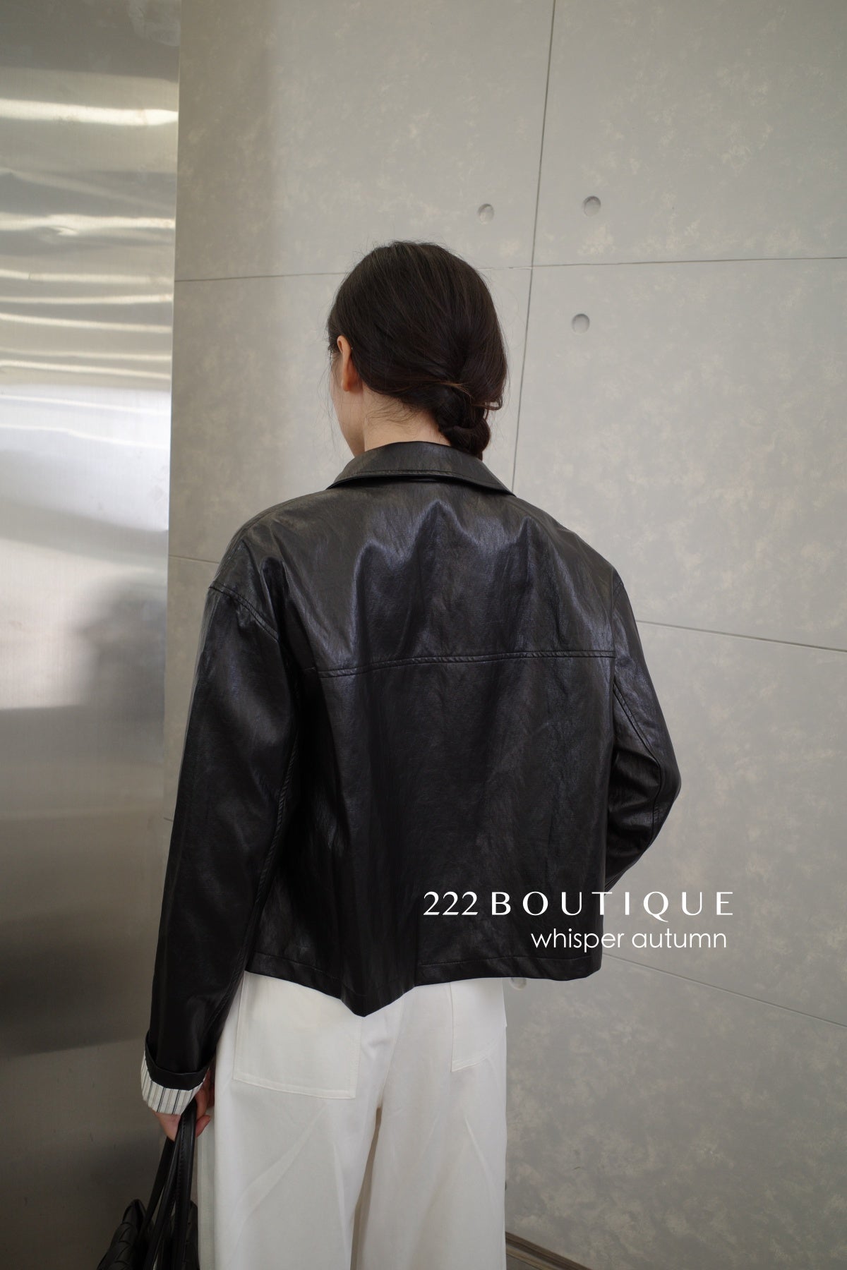 16a30 Leather jacket with Peter Pan collar and buttoned sleeves