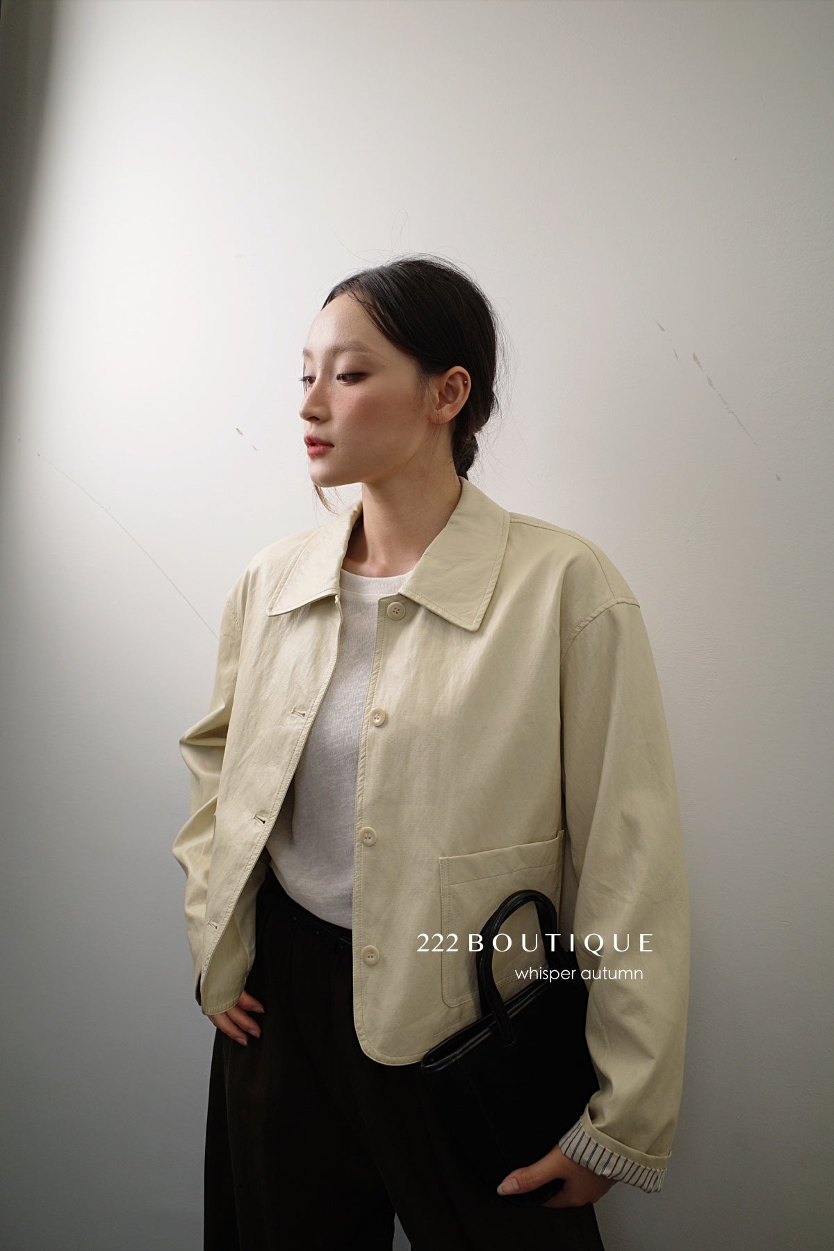 16a30 Leather jacket with Peter Pan collar and buttoned sleeves