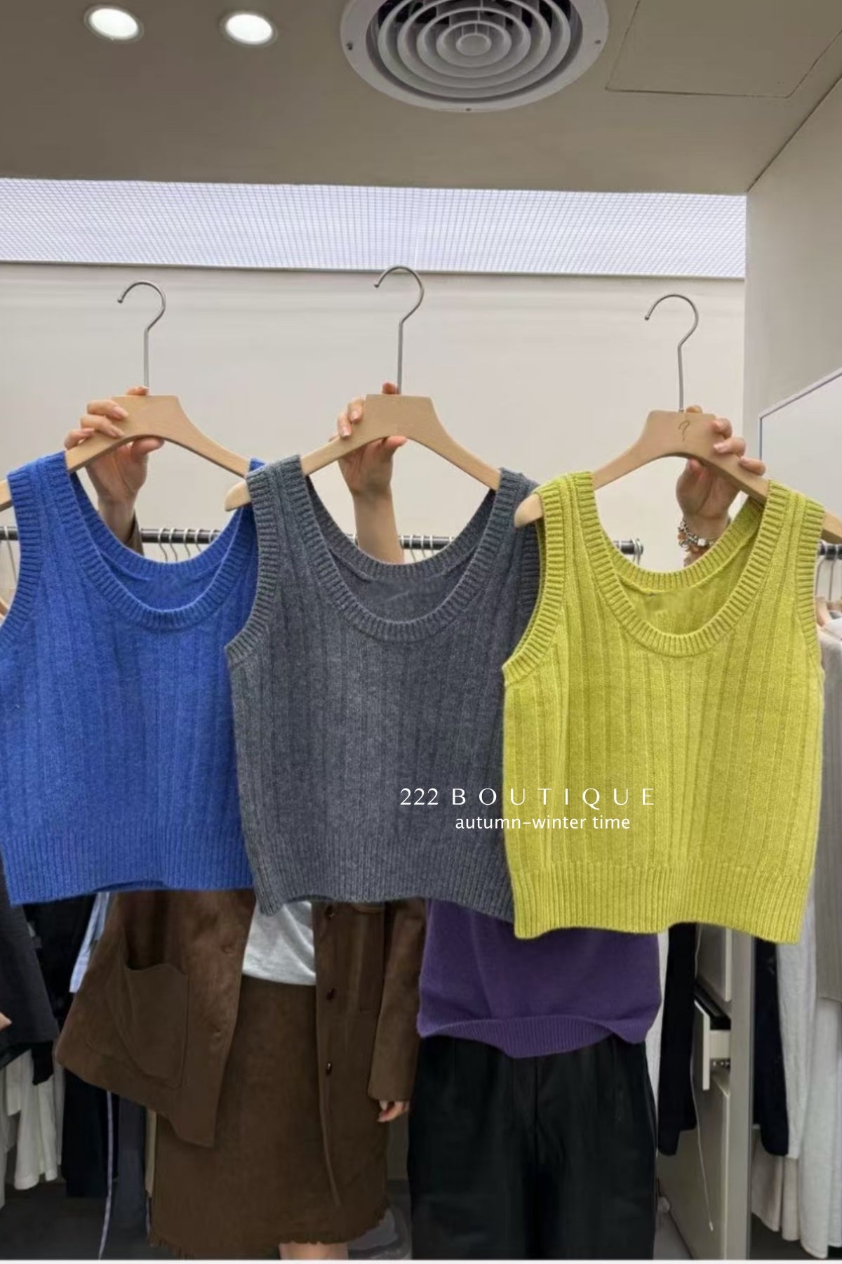 17a115 Basic cashmere gilet