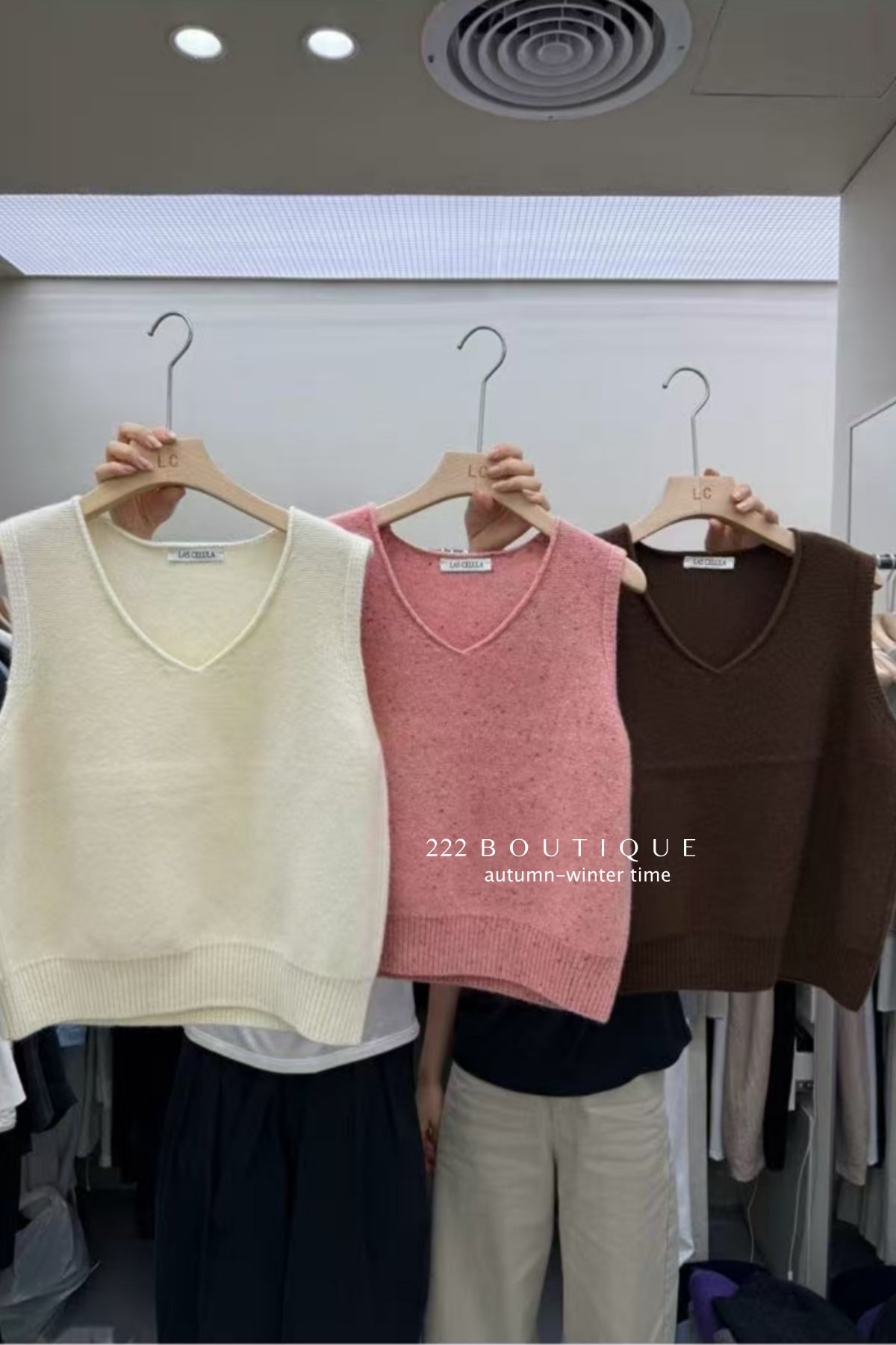 17a116 Basic V-neck cashmere knit vest