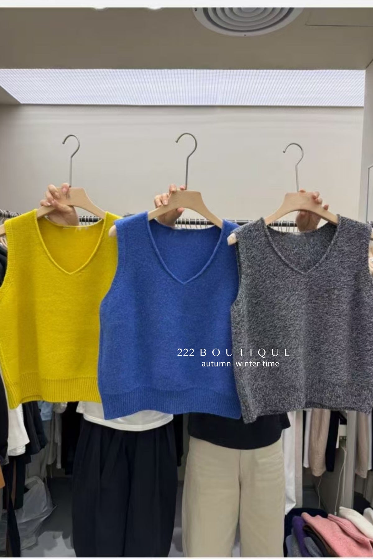 17a116 Basic V-neck cashmere knit vest