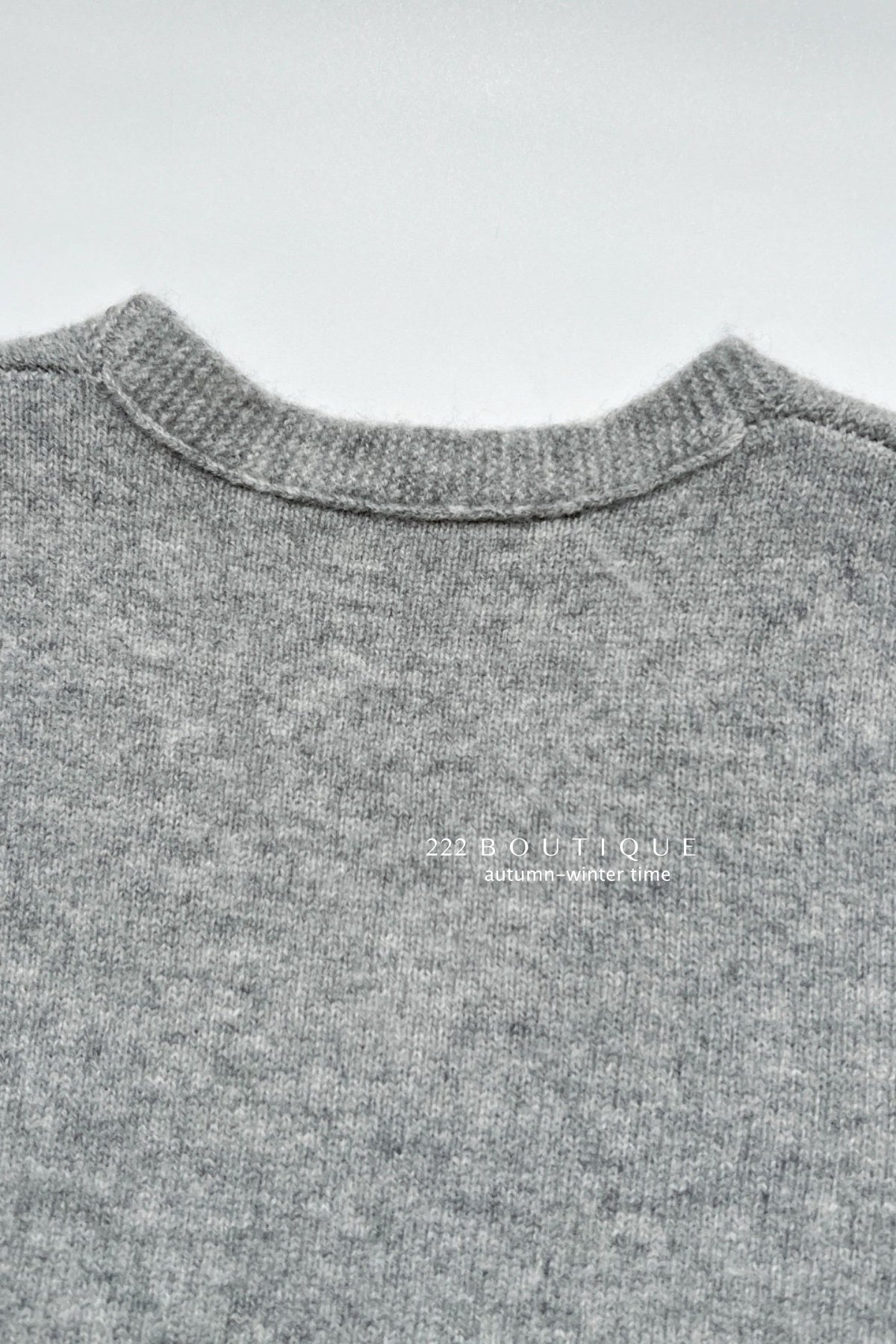 17a35 Basic cashmere knit vest with chest lettering