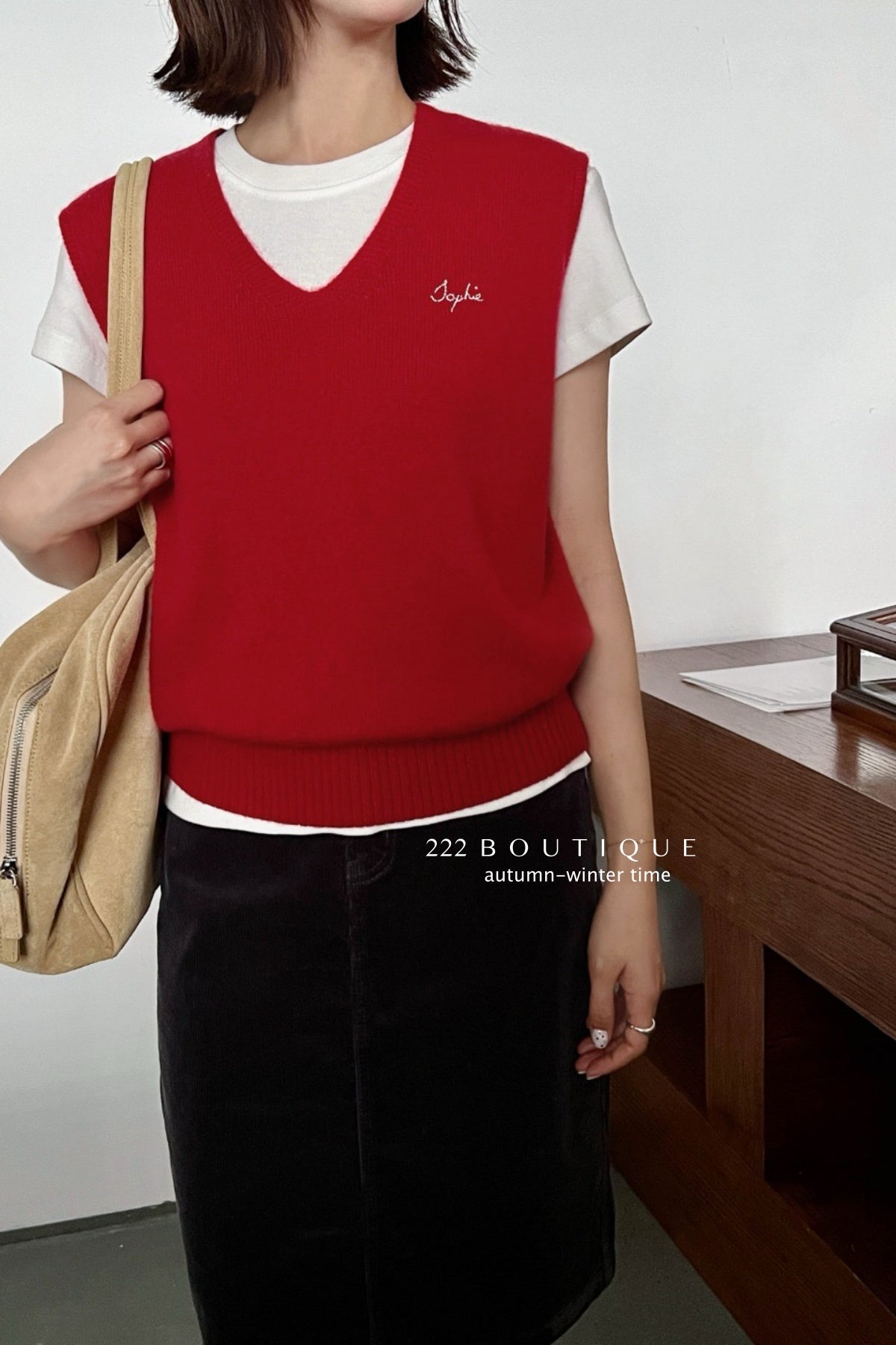 17a35 Basic cashmere knit vest with chest lettering