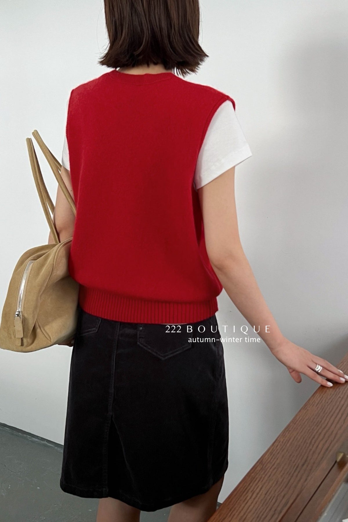 17a35 Basic cashmere knit vest with chest lettering