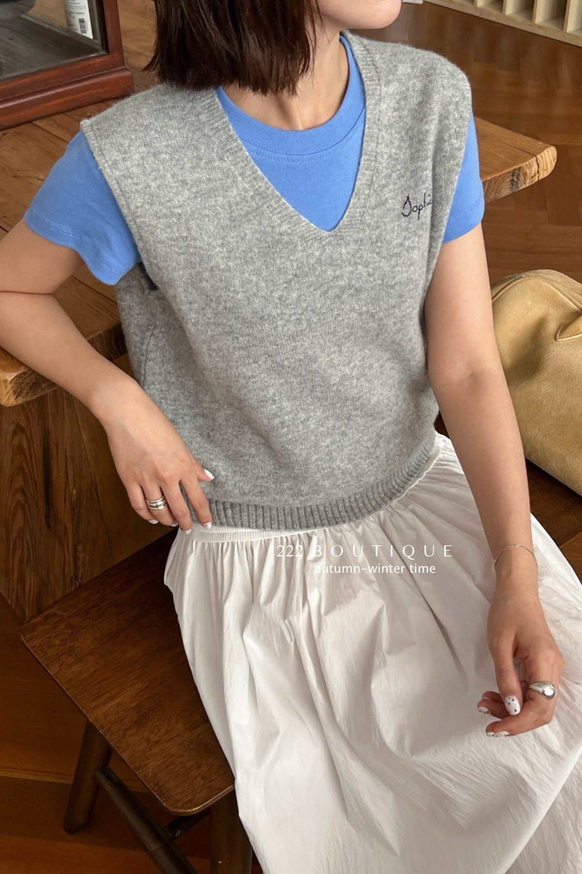 17a35 Basic cashmere knit vest with chest lettering