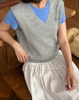 17a35 Basic cashmere knit vest with chest lettering