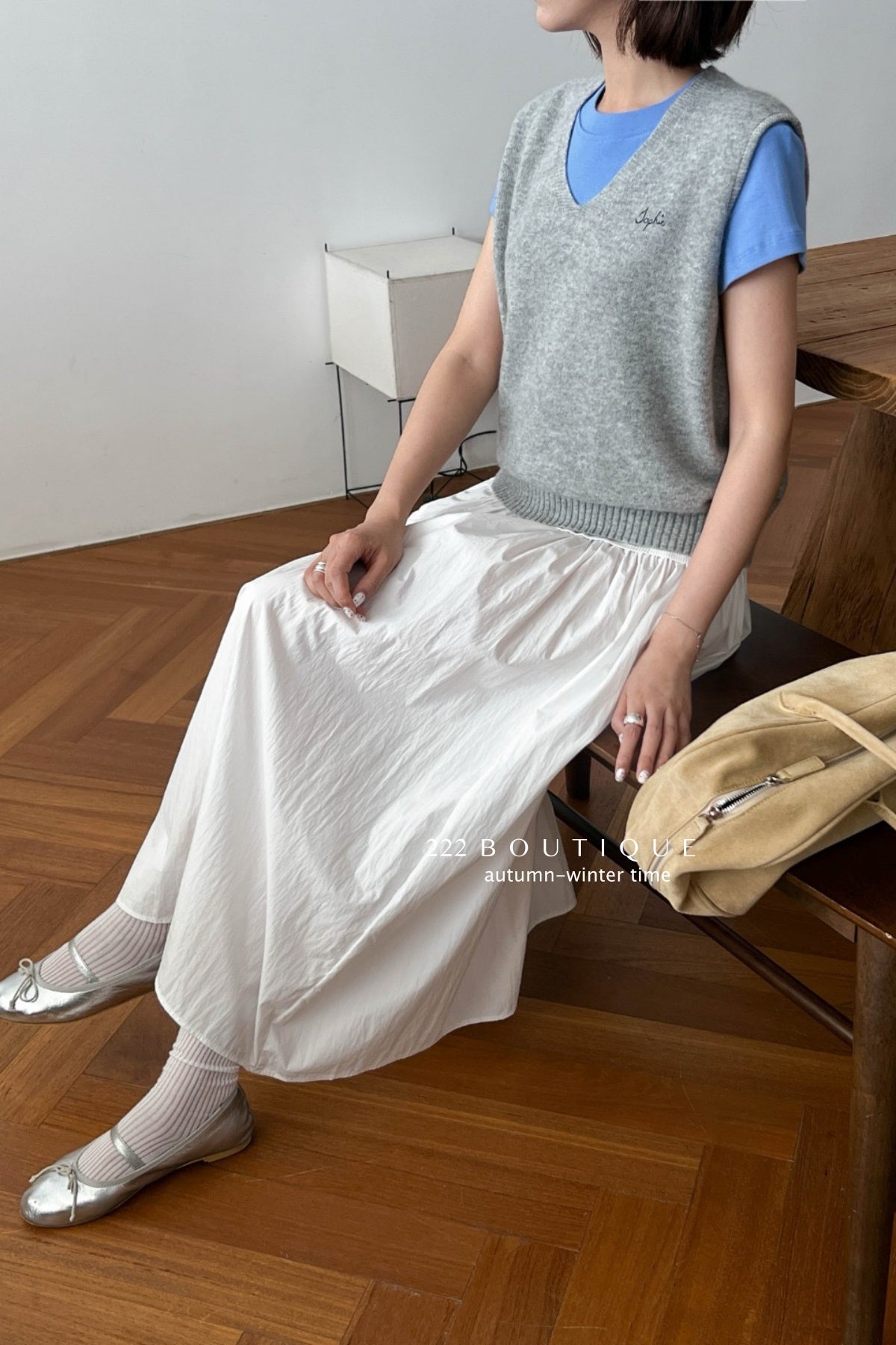 17a35 Basic cashmere knit vest with chest lettering