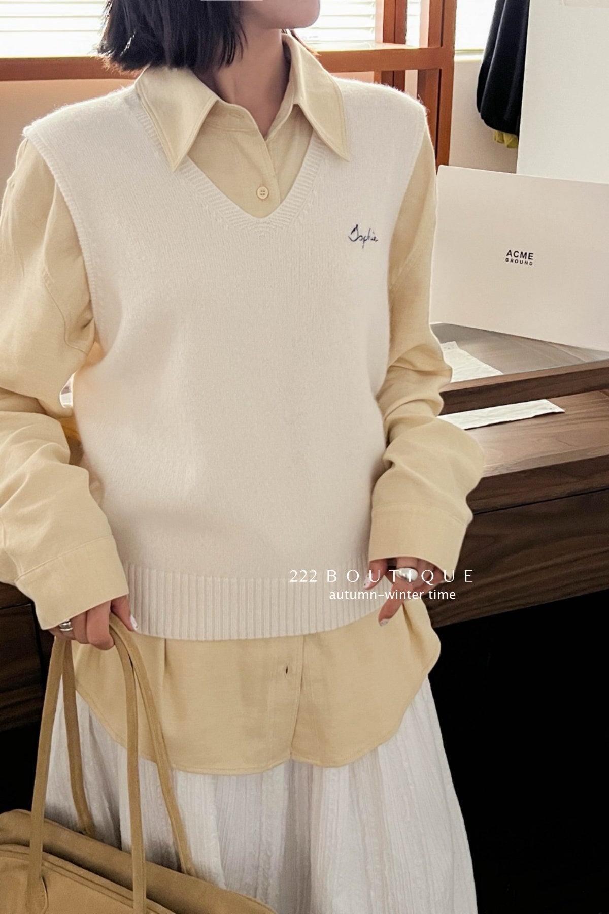 17a35 Basic cashmere knit vest with chest lettering