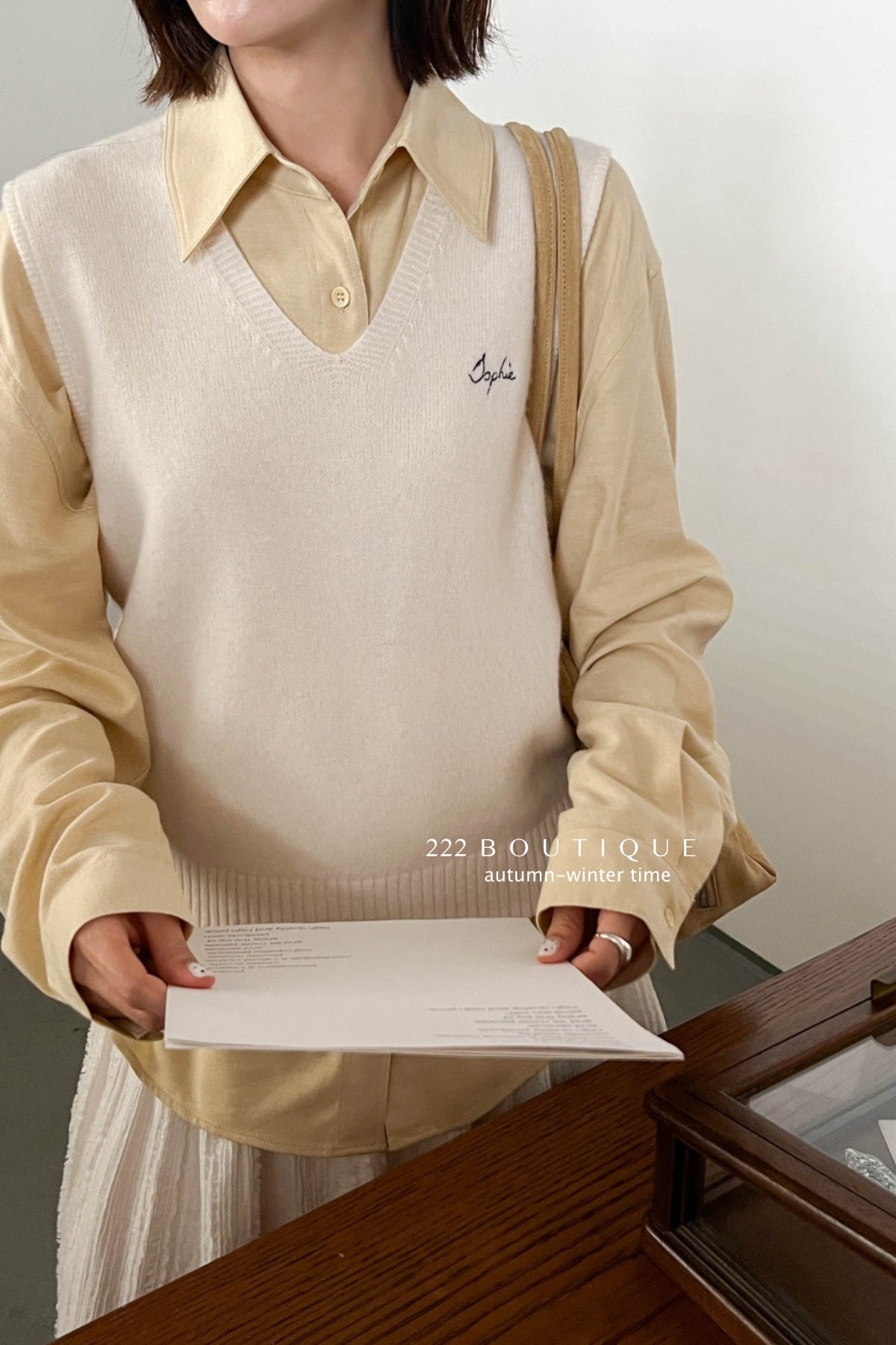 17a35 Basic cashmere knit vest with chest lettering