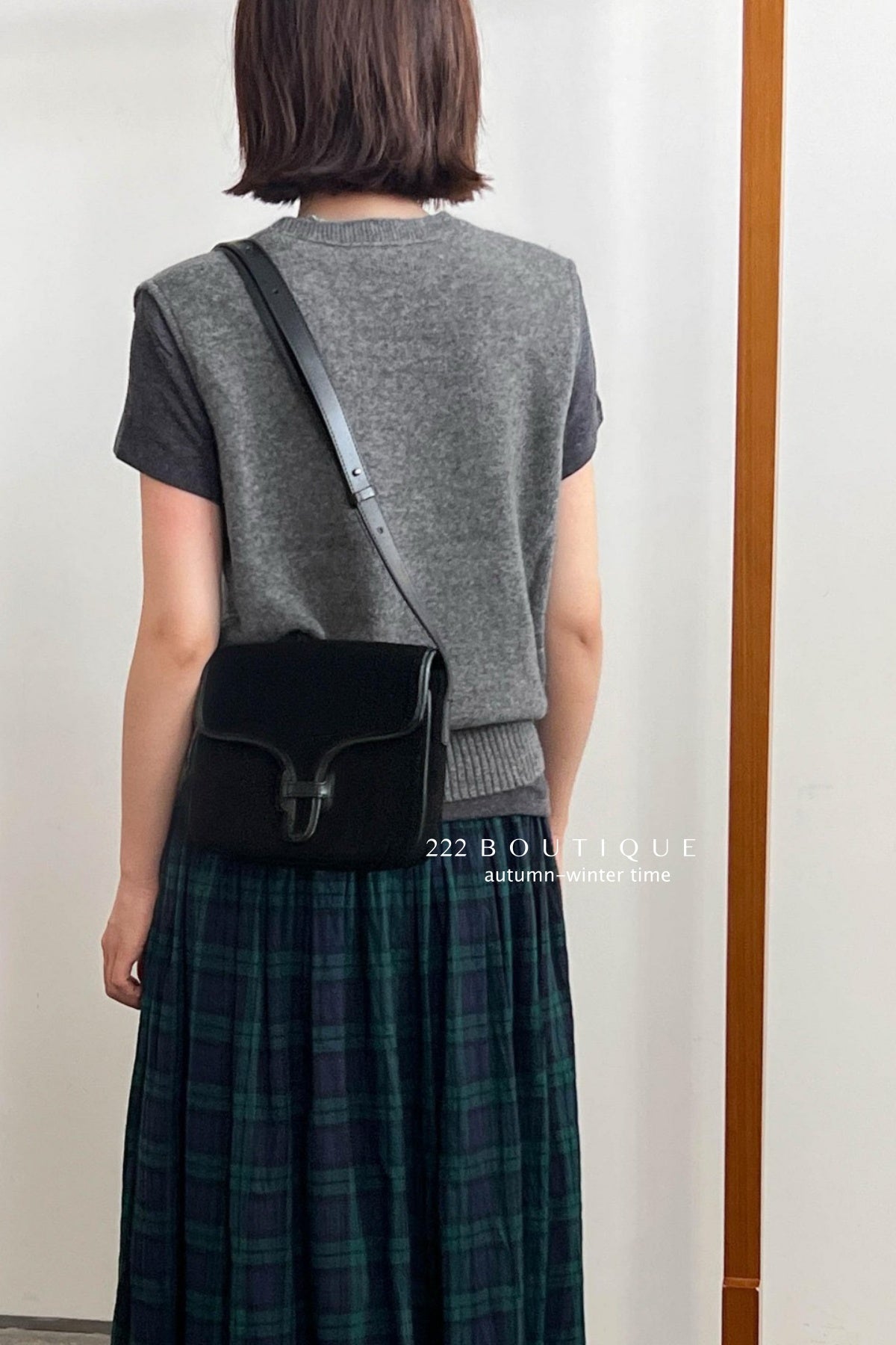 17a35 Basic cashmere knit vest with chest lettering