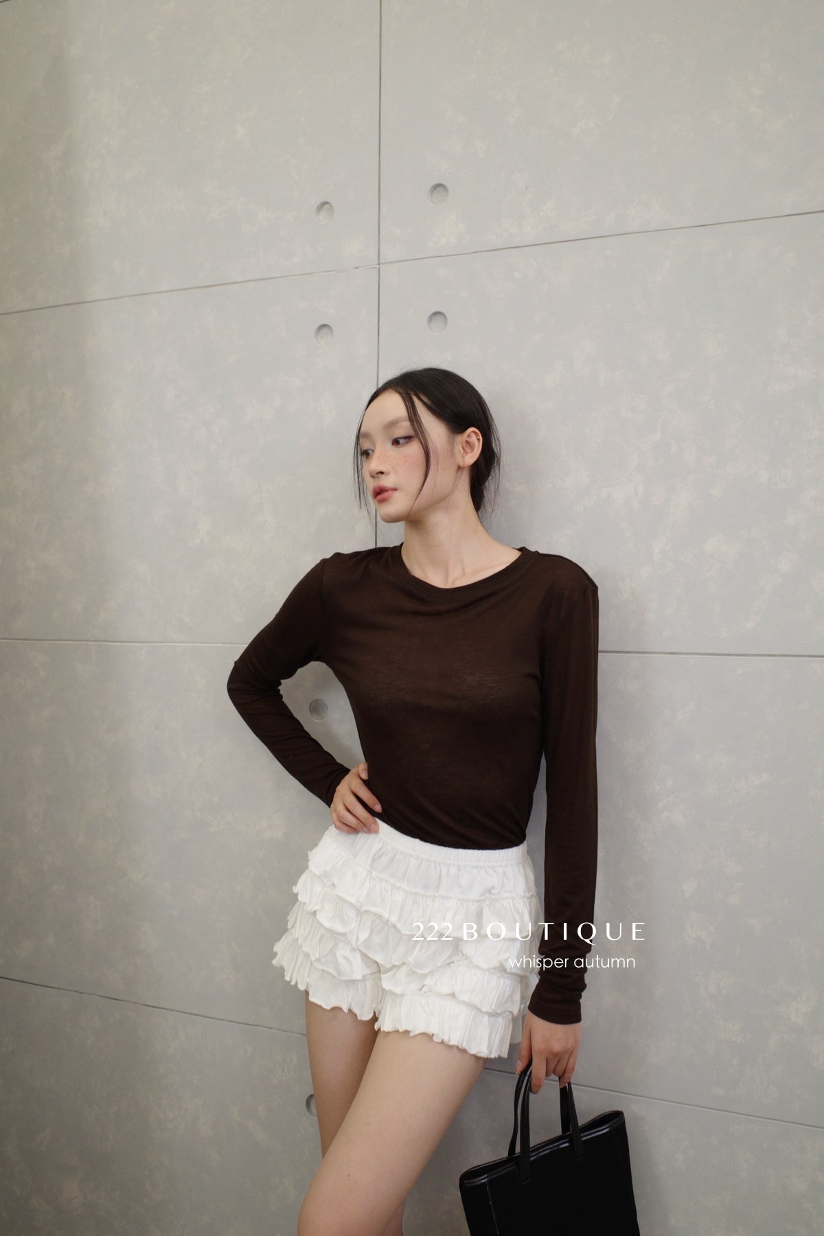 16a79 + 16q12 Set – Lightweight long-sleeve top &amp;amp; Textured lace-hem skirt