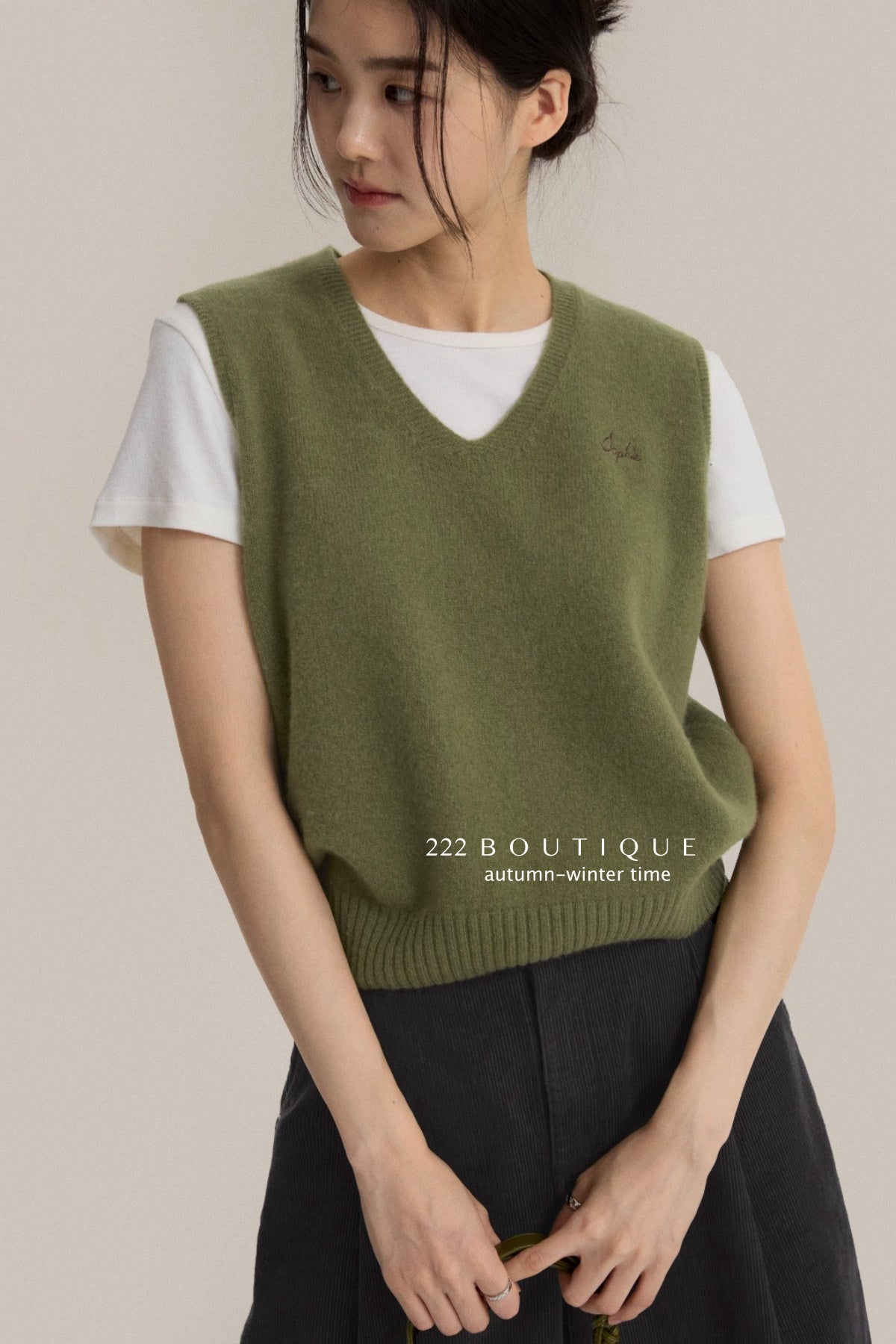 17a35 Basic cashmere knit vest with chest lettering