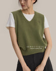 17a35 Basic cashmere knit vest with chest lettering
