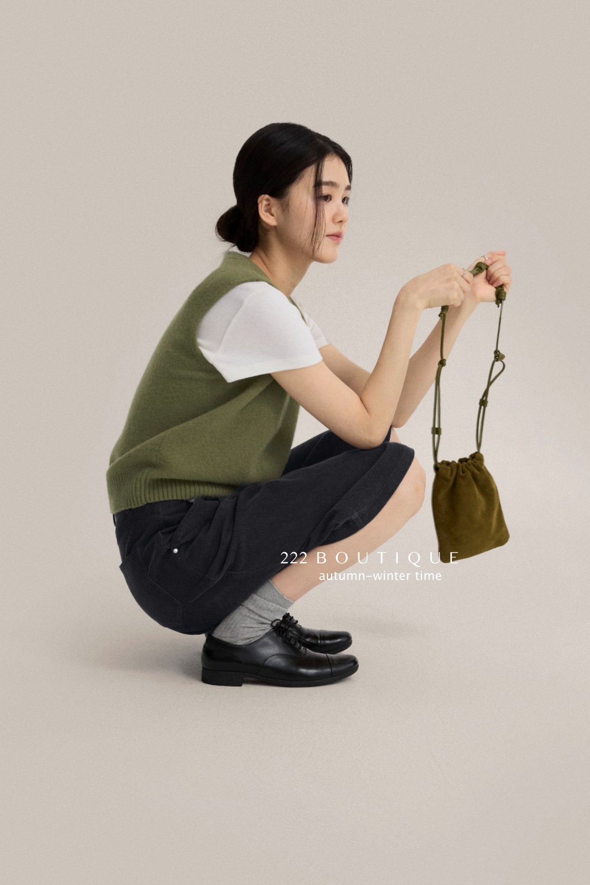 17a35 Basic cashmere knit vest with chest lettering