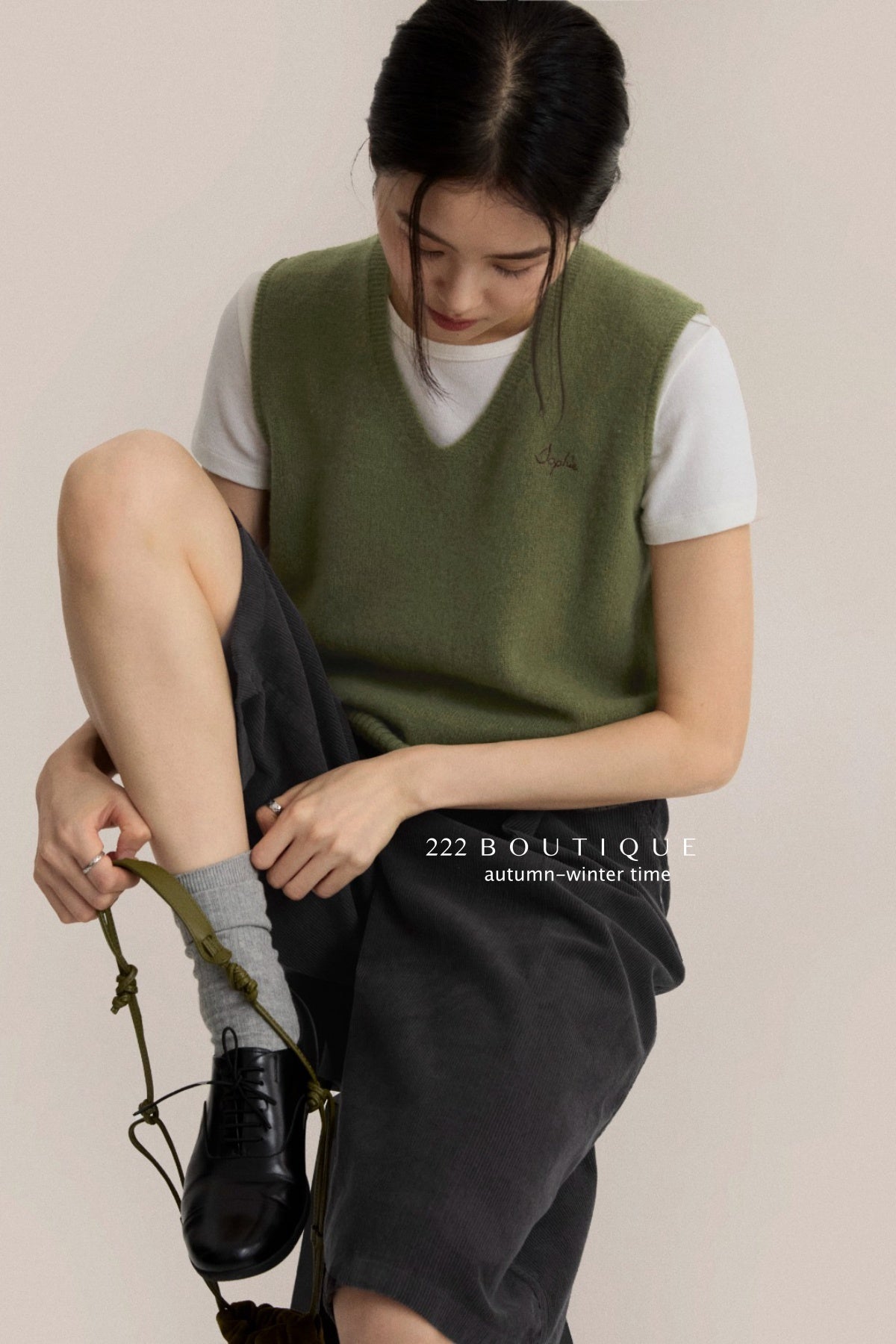 17a35 Basic cashmere knit vest with chest lettering