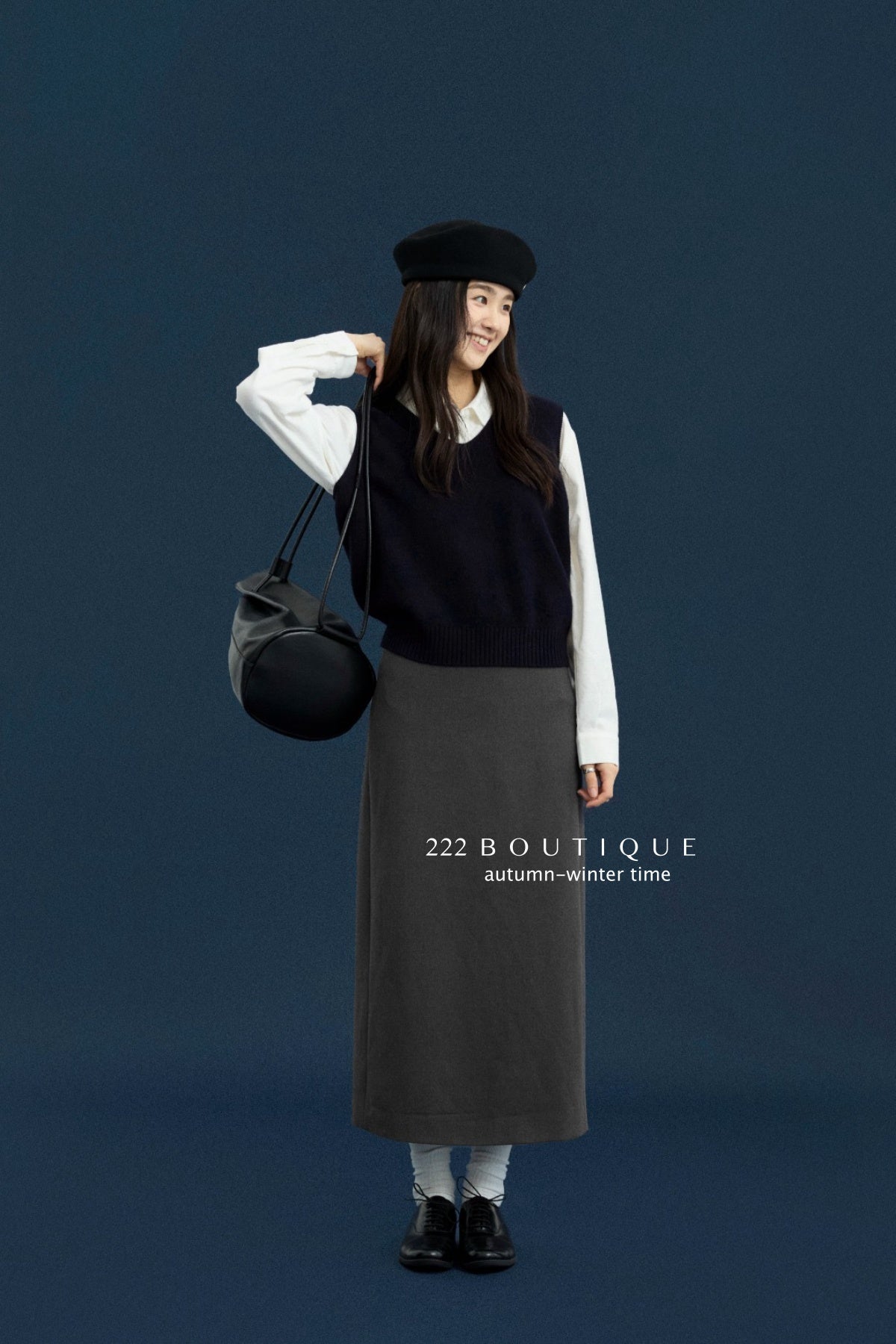 17a35 Basic cashmere knit vest with chest lettering