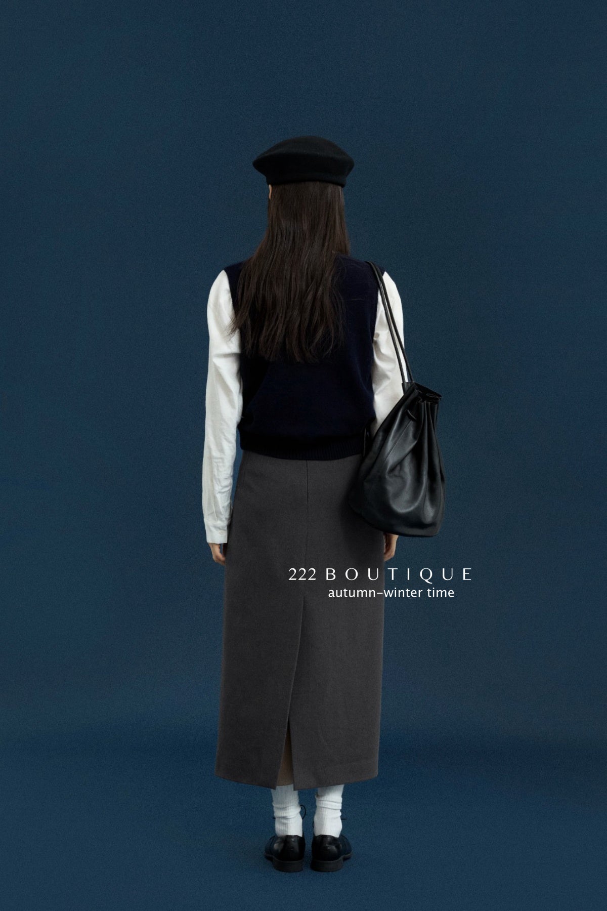 17a35 Basic cashmere knit vest with chest lettering