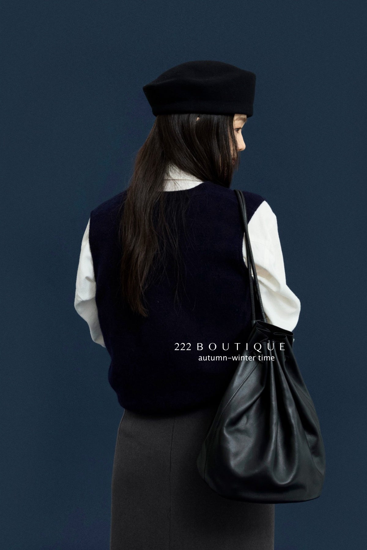 17a35 Basic cashmere knit vest with chest lettering