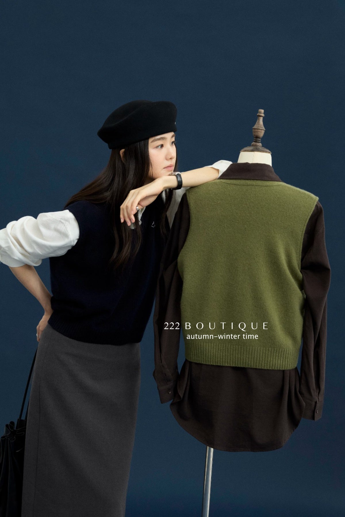 17a35 Basic cashmere knit vest with chest lettering