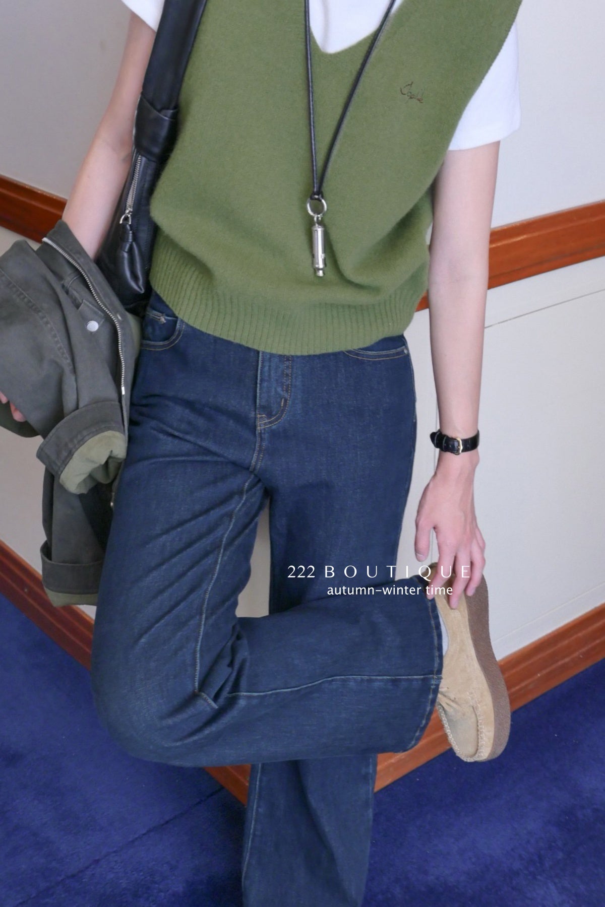 17a35 Basic cashmere knit vest with chest lettering