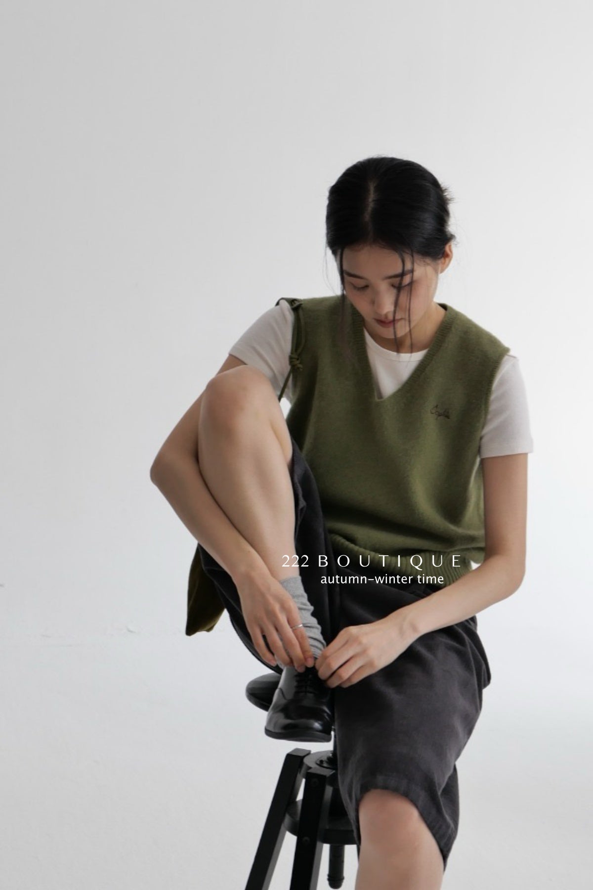 17a35 Basic cashmere knit vest with chest lettering