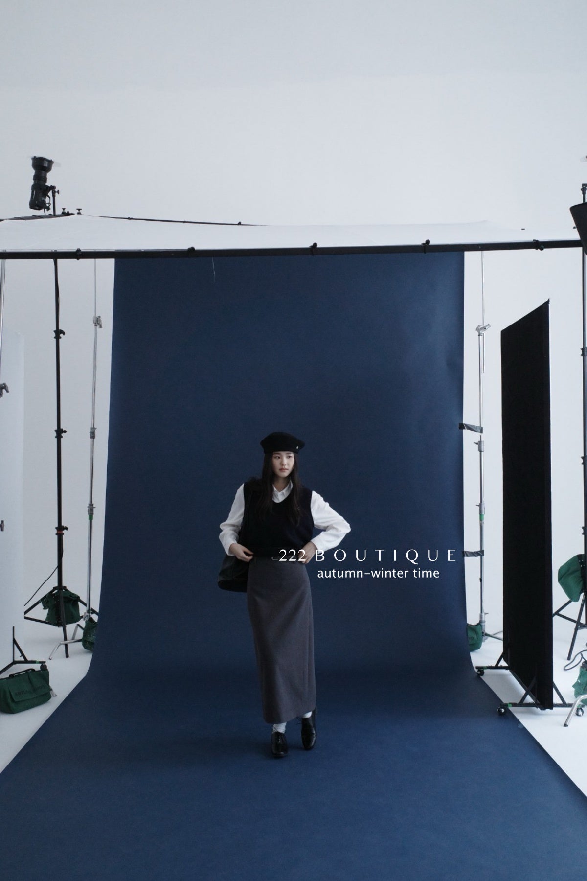 17a35 Basic cashmere knit vest with chest lettering