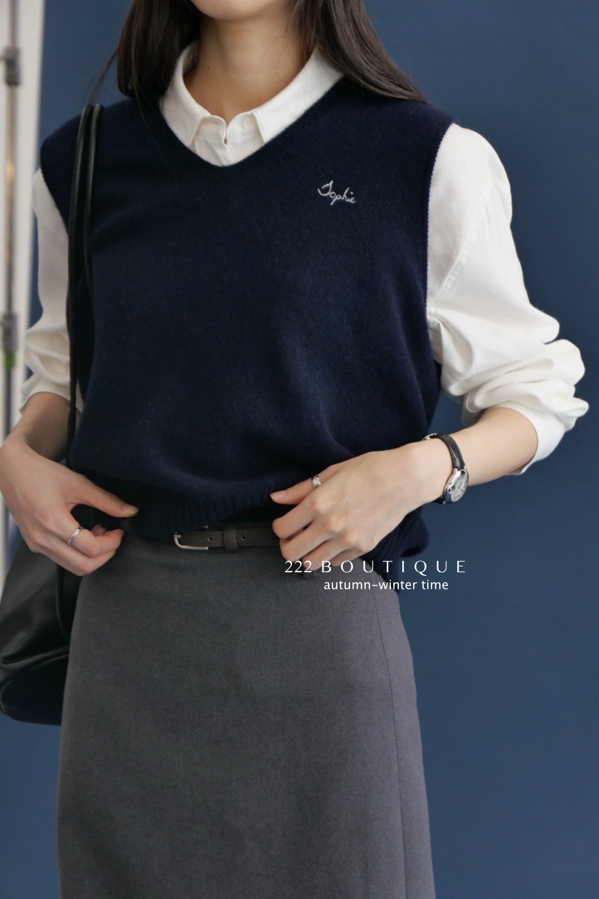 17a35 Basic cashmere knit vest with chest lettering