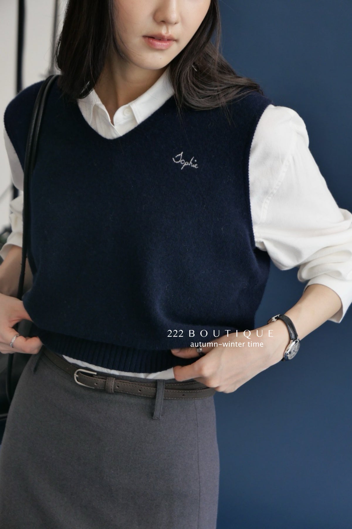 17a35 Basic cashmere knit vest with chest lettering