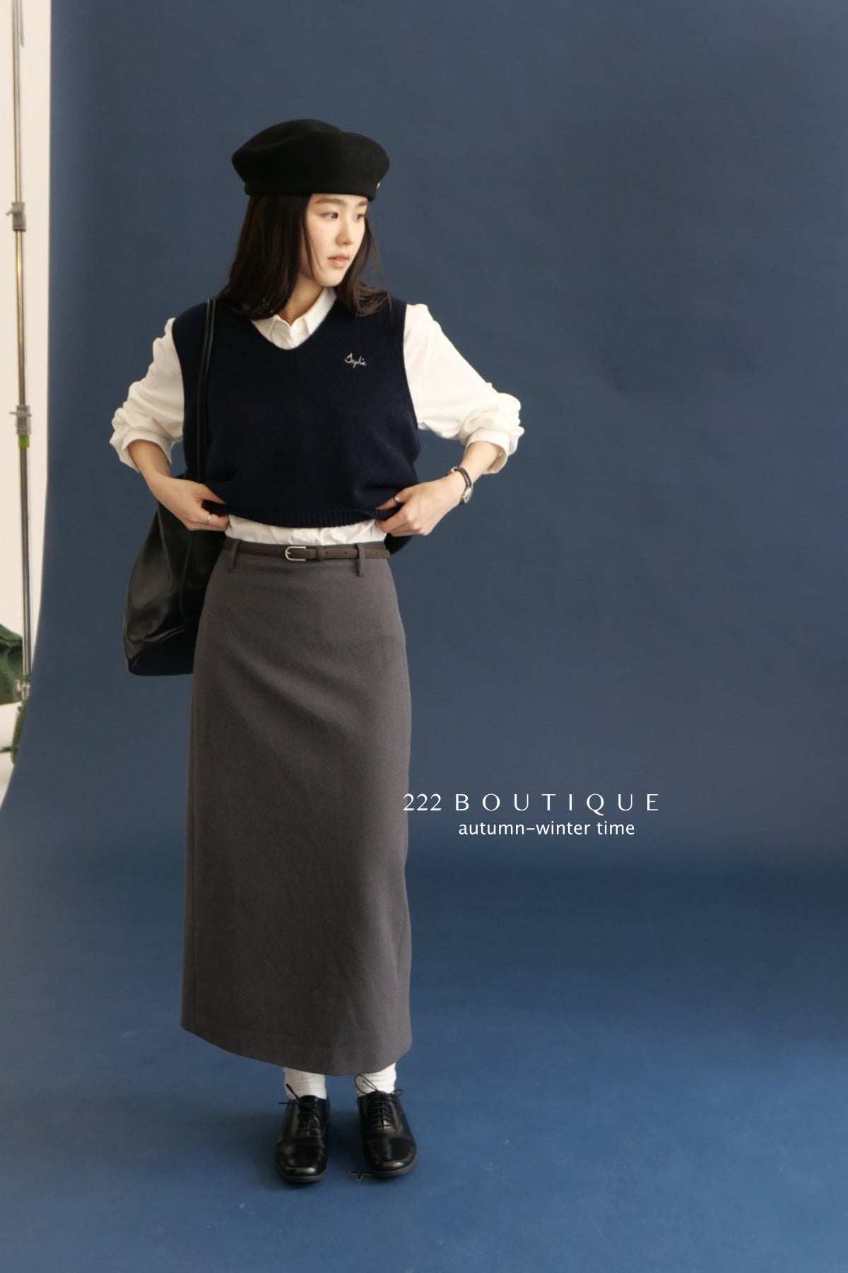 17a35 Basic cashmere knit vest with chest lettering