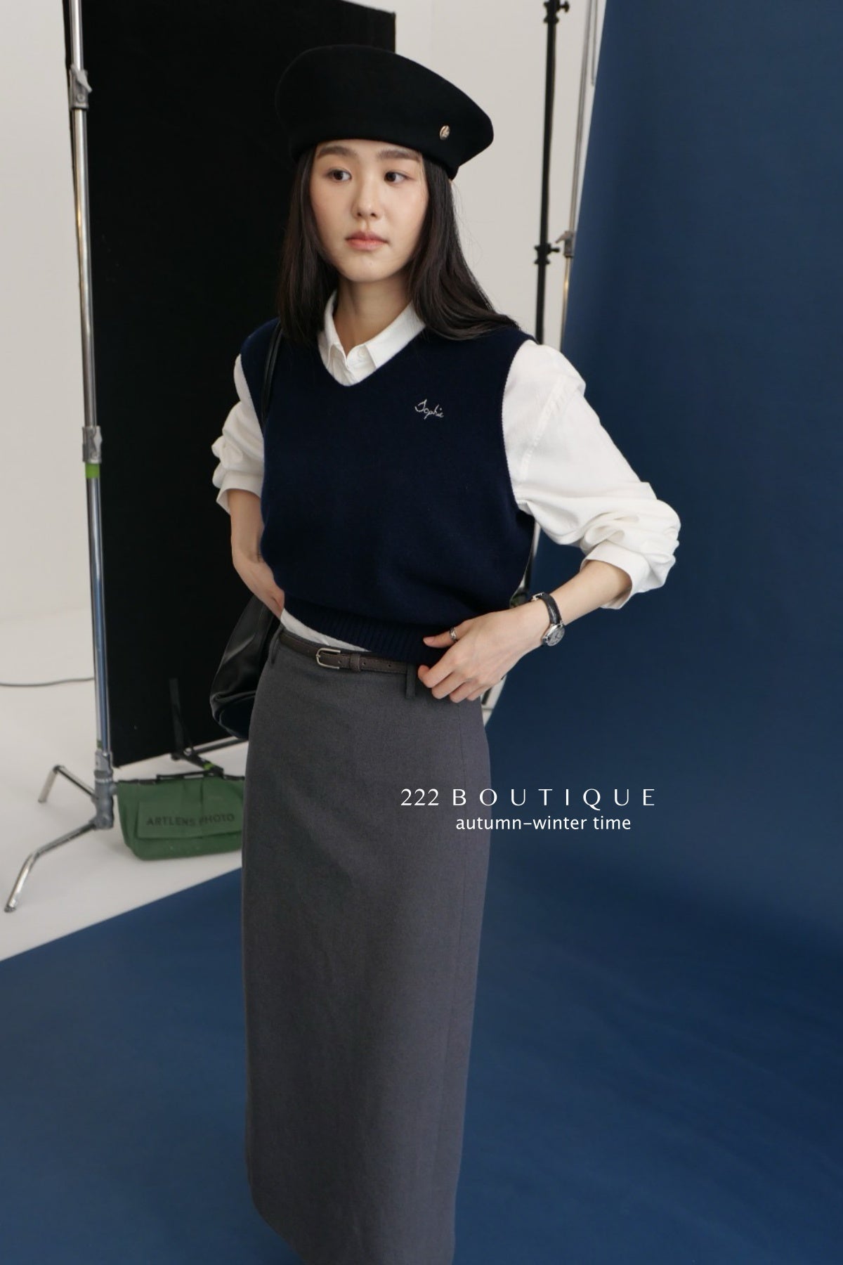 17a35 Basic cashmere knit vest with chest lettering