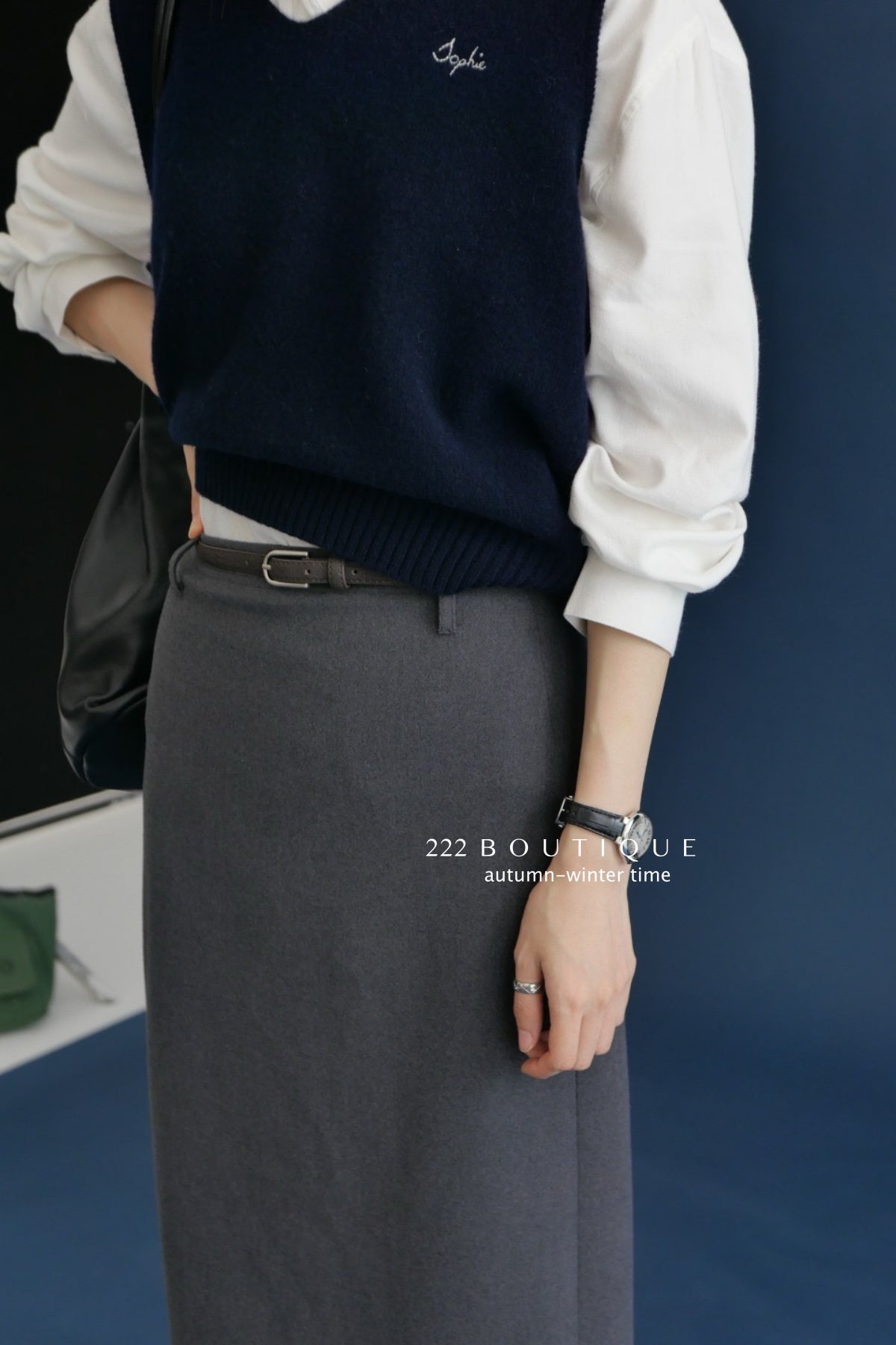 17a35 Basic cashmere knit vest with chest lettering