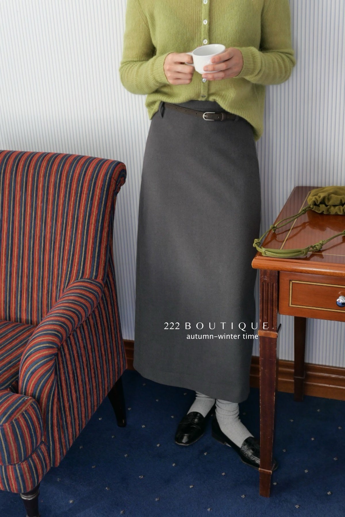 17v12 Poly pencil midi skirt