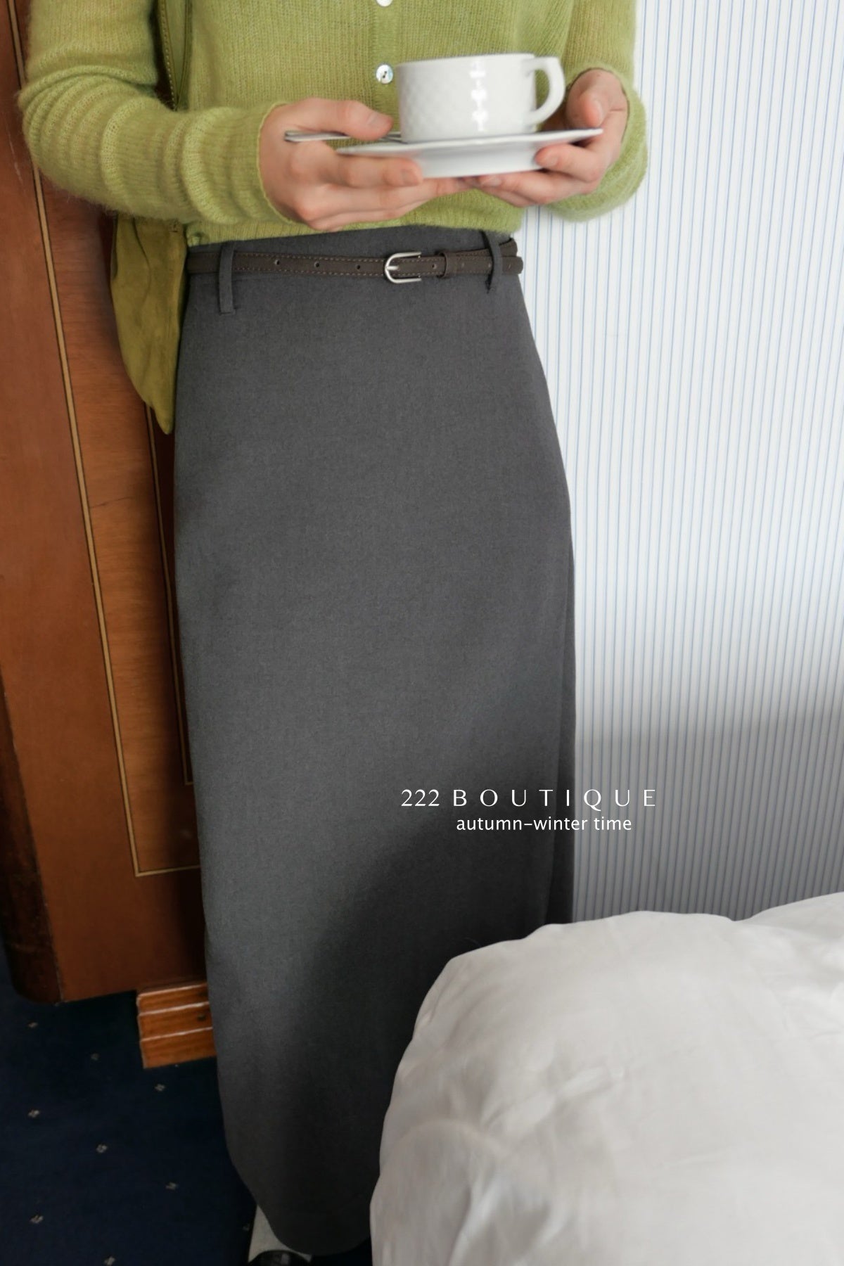 17v12 Poly pencil midi skirt