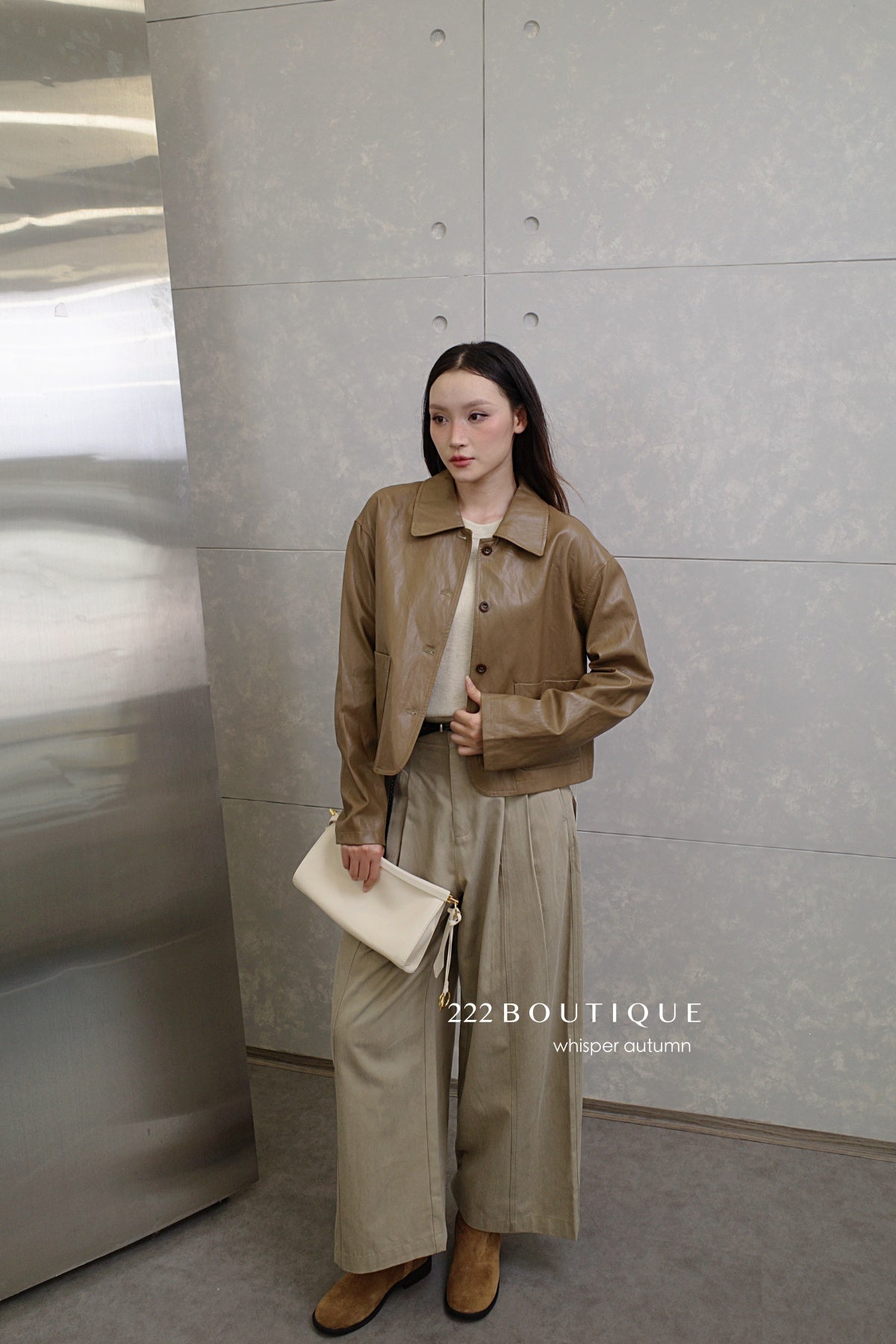 16a30 Leather jacket with Peter Pan collar and buttoned sleeves